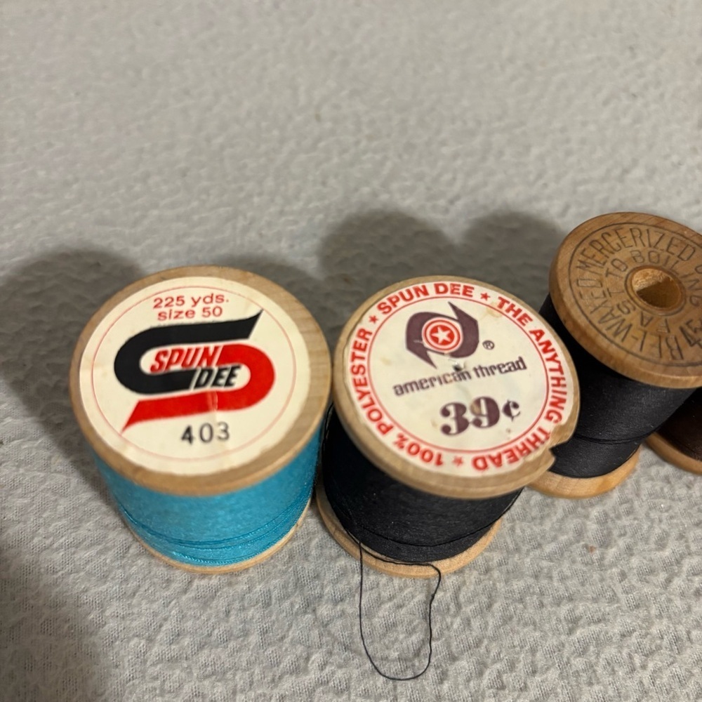 Vintage Lot of Six Wooden Thread Spools With Thread different colors - Picture 2 of 4